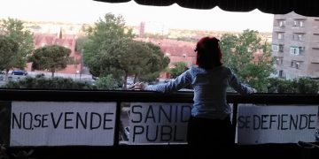 MÁS AMOR Y MENOS BANDERAS